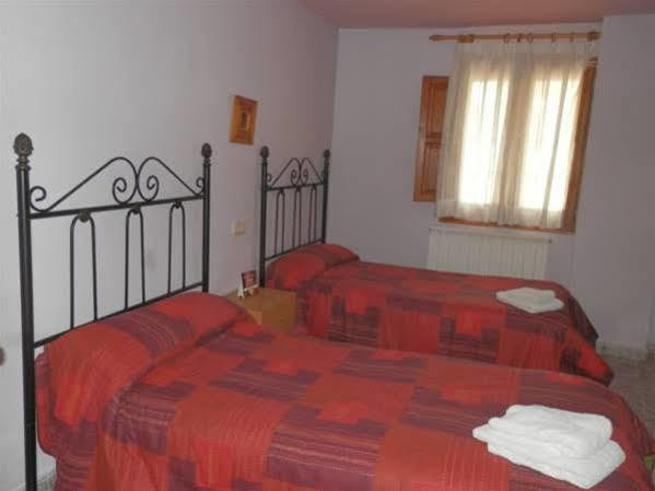 Hostal El Portalico Linares de Mora Esterno foto