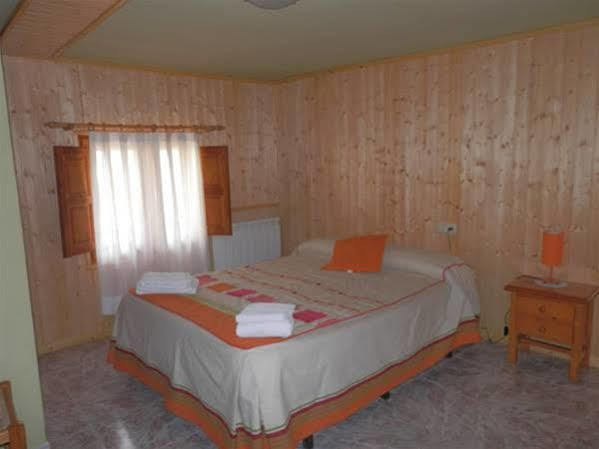 Hostal El Portalico Linares de Mora Esterno foto