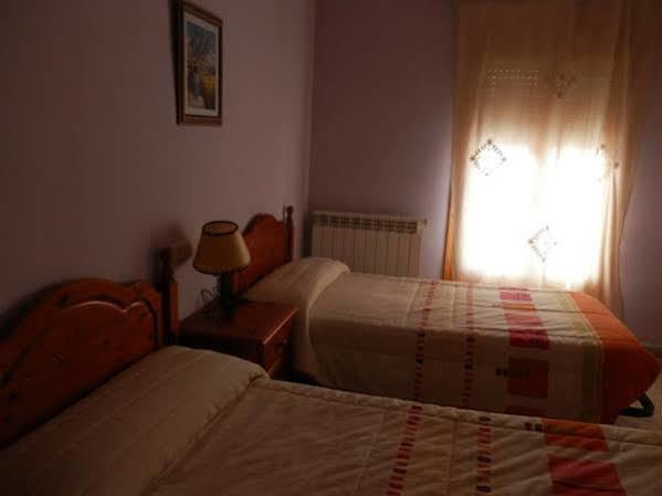 Hostal El Portalico Linares de Mora Esterno foto