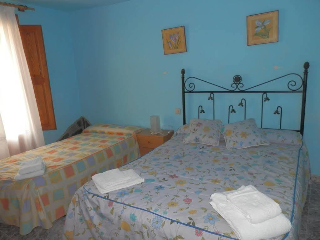 Hostal El Portalico Linares de Mora Esterno foto