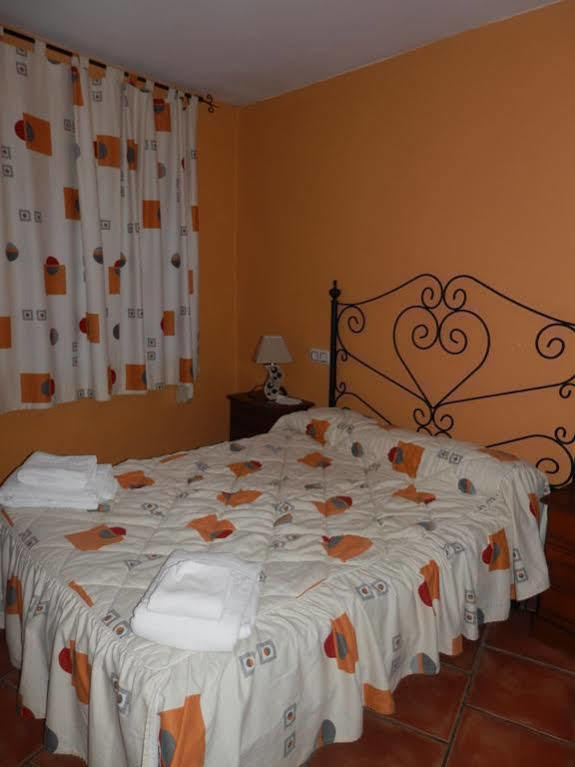 Hostal El Portalico Linares de Mora Esterno foto